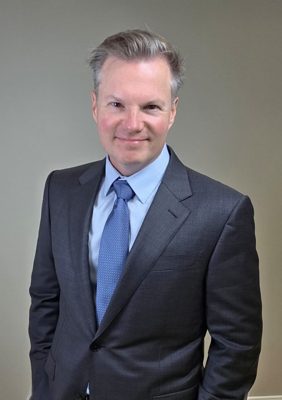 Dr. Alexandre Peruzzo em cirurgia